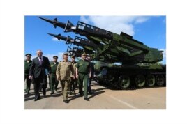 Shoigu visita unidad de tanques en La Habana, Cuba.