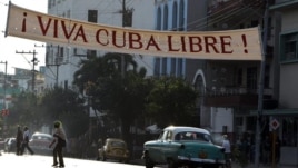 Decenas de carteles alusivos a un nuevo aniversario de la Revolución Cubana han sido colocados en las calle de La Habana, Cuba.