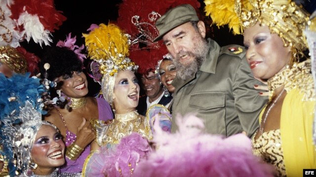 En 1986 Fidel Castro visitó con el ex presidente español Felipe González a la sala Tropicana en La Habana. 