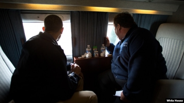 El presidente Obama junto al gobernador de Nueva Jersey Chris Christie.