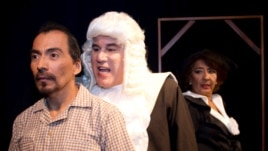 Menéndez y Virgilio Valero, del grupo de Teatro Ensayo “Gestus”, de Guayaquil, montarán por primera vez en Ecuador esta obra de Piñera, considerada como la pionera del “teatro del absurdo” en América Latina.