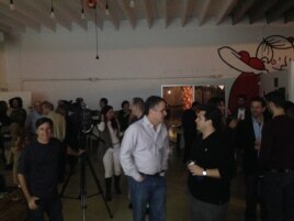 Carlos García-Pérez (C), director de la Oficina de Transmisiones a Cuba, asistió al evento.