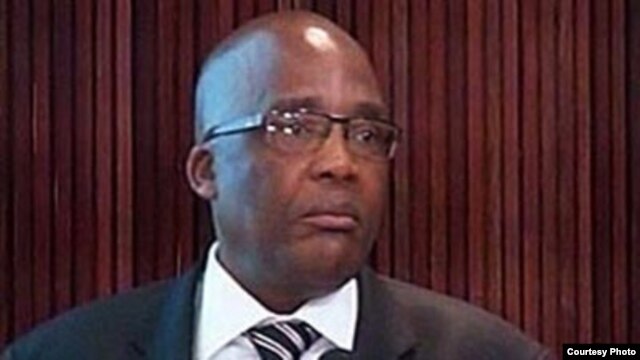 Aaron Motsoaledi,ministro de Salud de Sudáfrica: Huelga estudiantil es "ilegal"