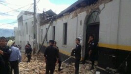 Parte de los daños dejados por el sismo de magnitud 7,4 en la escala abierta de Richter, en una calle de San Marcos (Guatemala).