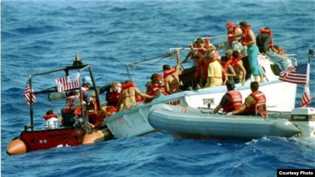 Guardacostas estadounidenses interceptan a balseros cubanos (Foto de archivo)