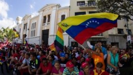 Seguidores del presidente Hugo Chávez enero de 2013, afuera de instalaciones de la Asamblea Nacional 