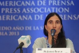 Yoani Sánchez durante la rueda de prensa