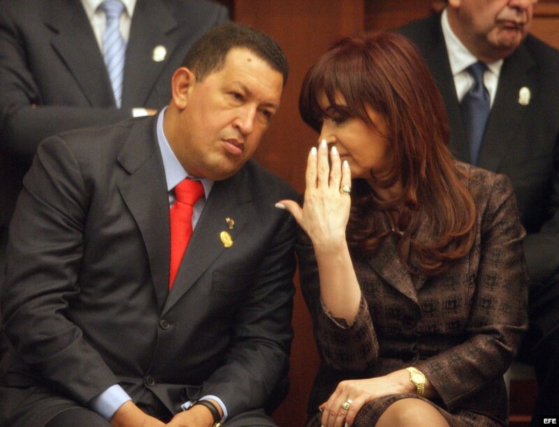  Los presidentes Cristina Fernández y Hugo Chávez