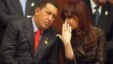Cristina Fernández (en la foto con Hugo Chávez) ha salido hasta ahora indemne de varias denuncias por corrupción en Argentina.