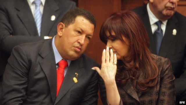  Los presidentes Cristina Fernández y Hugo Chávez