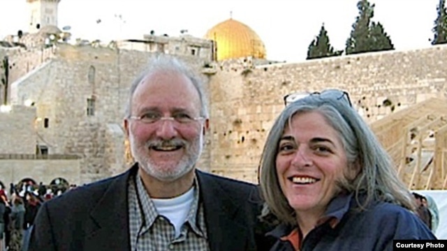 El contratista Alan Gross con su esposa, Judy, en una foto tomada en Jerusalén en 2005 (Foto: cortesía familia Gross).