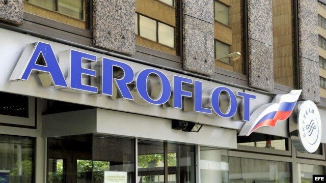 Logo de las aerolíneas rusas Aeroflot en Fráncfort (Alemania). 