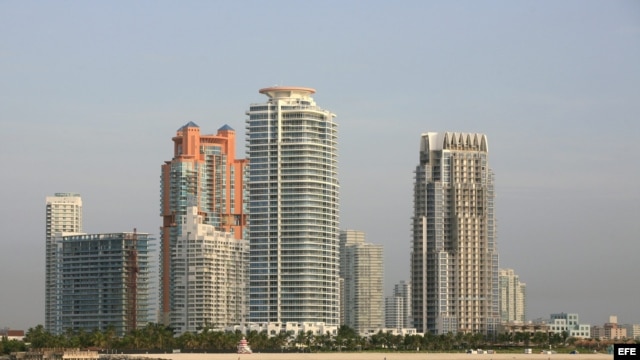 Vista general de varios edificios en Miami Beach, Florida (EEUU). 