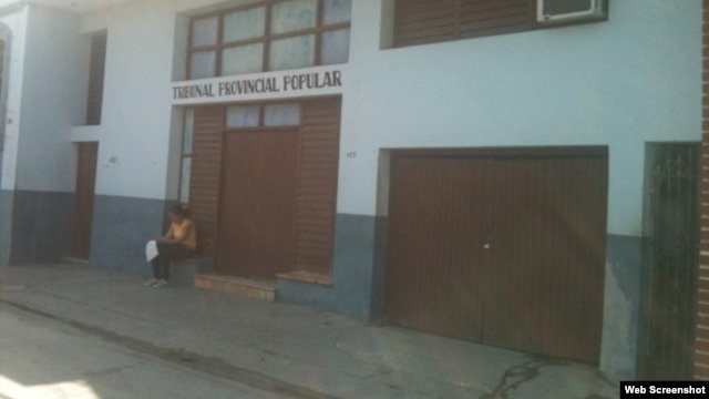 Tribunal de Bayamo, twitpic de Yoani Sánchez