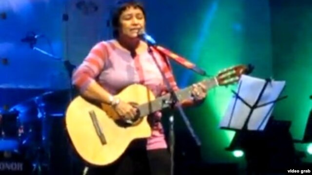Gema en concierto