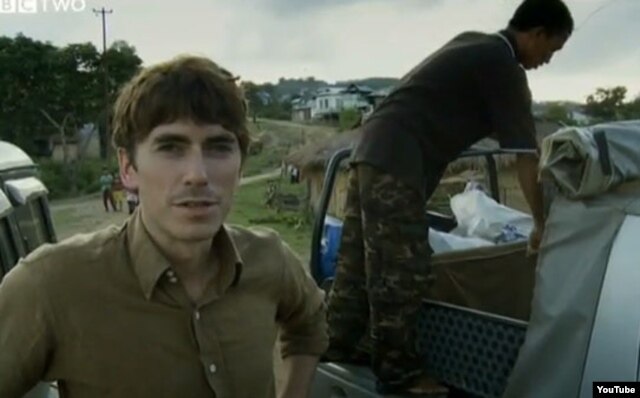 Simon Reeve, sin permiso, en Birmania.