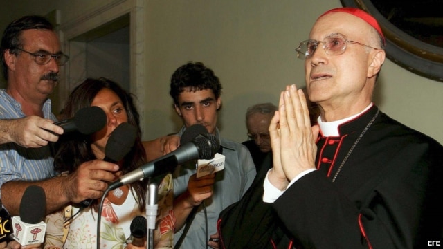 El secretario de Estado Vaticano, Tarcisio Bertone.