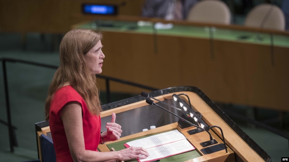La embajadora estadounidense ante la ONU, Samantha Power, dirigiéndose al pleno de la Asamblea General.