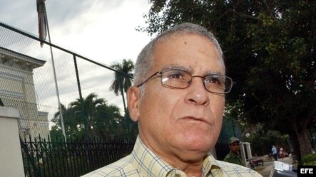 Fotografía de archivo del ex-preso político cubano, el economista Oscar Espinosa Chepe. 