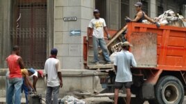 Mejorar el acceso al agua, a un saneamiento eficaz, a la gestión adecuada de los desechos y al control de los vectores.