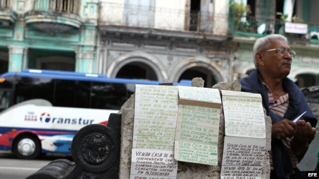 En LaHabana los agentes inmobiliarios venían trabajando hace años en el Paseo del Prado de manera informal.