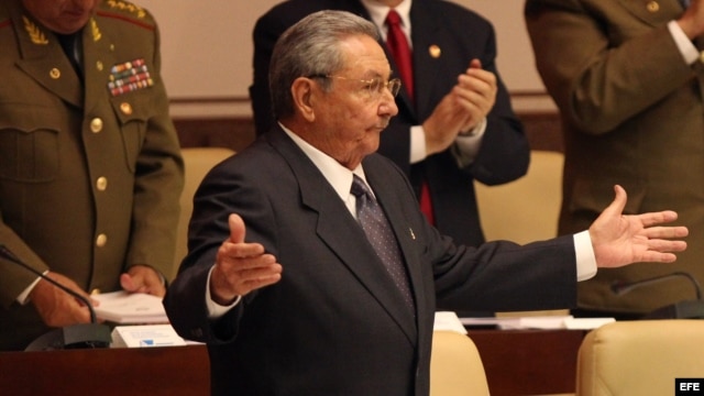 El general Raúl Castro.