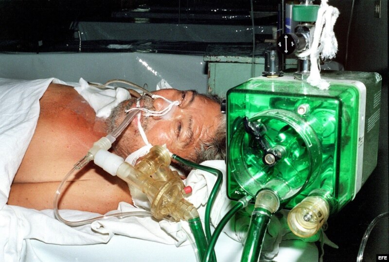 Fotografía de archivo. Un hombre es tratado de cólera en un hospital. ACAN/EFE 