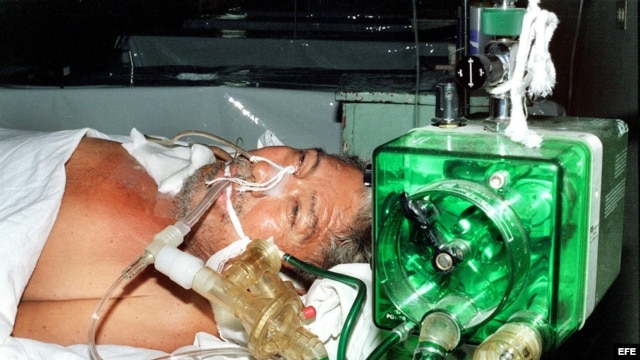 Fotografía de archivo. Un hombre es tratado de cólera en un hospital. ACAN/EFE 