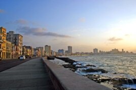 ¿El futuro es un malecón solitario? La población cubana bajará de 11 millones en 2030.