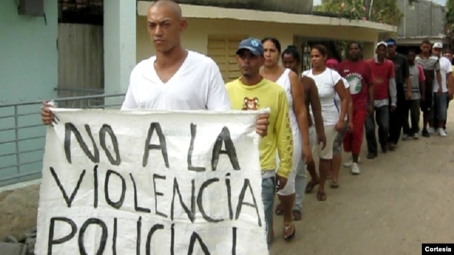 Marcha de opositores por calles de Guantánamo