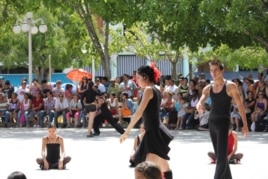 Un grupo de danza comunitario en la ciudad de Holguín. Foto cortesía de Luis F. Rojas.