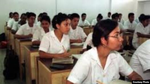 Más de 40.000 africanos han estudiado en Cuba, cuyo gobierno pasa la cuenta por dichos estudios a los países de origen.