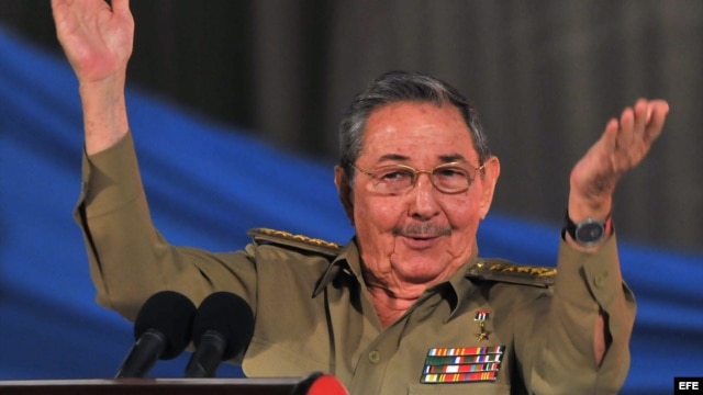 El general Raúl Castro.