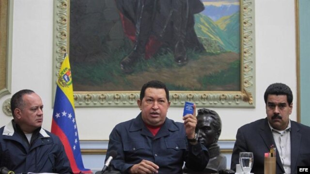 Hugo Chávez, flanqueado por Nicolás Maduro y Diosdado Cabello