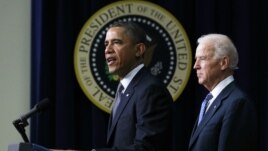 El president Barack Obama (i) y el vicepresidente Joe Biden, durante el anuncio sobre el control de ventas de armas 
