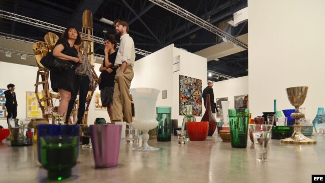 Obras expuestas en la undécima feria Art Basel de Miami Beach