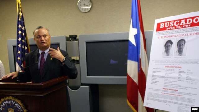 Fotografía de archivo. El jefe del FBI en Puerto Rico, Luis Fraticelli, se dirigía a los medios de comunicación el 7 de febrero de 2008, para informar sobre las investigaciones relacionadas con el robo de un camión de la Wells Fargo, en Connecticut, en 1983.