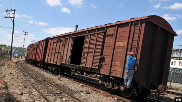 El apedreamiento a los trenes por muchachos también fue tema del Consejo de Ministros.