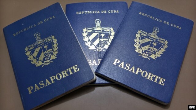Pasaportes cubanos.