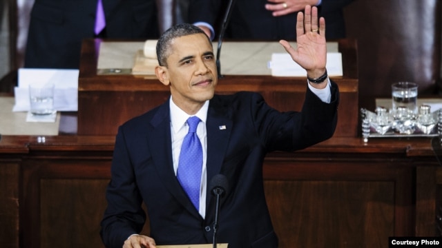 El presidente de EEUU Barack Obama, saluda a los asistentes antes de pronunciar el discurso del Estado de la Unión. 