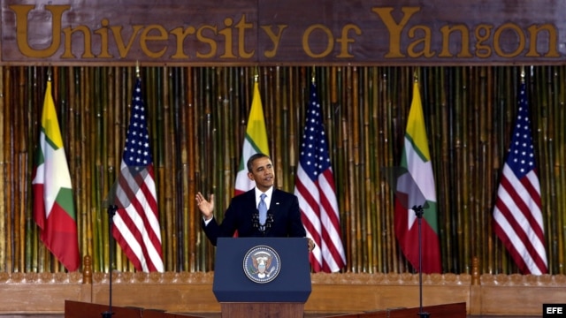  El presidente estadounidense Barack Obama pronuncia una conferencia en la Universidad de Rangún, Birmania. 