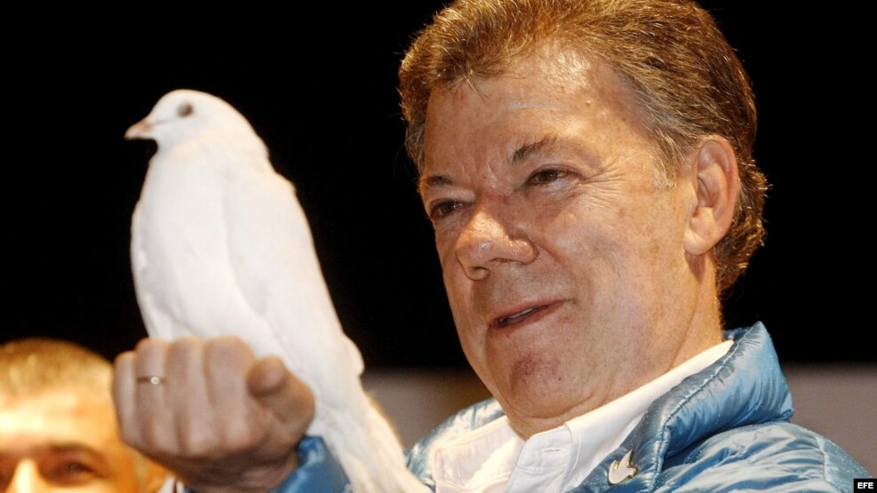 Fotografía de archivo (08/06/2014) del presidente de Colombia, Juan Manuel Santos, que ha ganado hoy el premio Nobel de la Paz 2016 por sus esfuerzos por llevar la paz a su país tras 50 años de guerra civil, anunció hoy en Oslo el Comité Nobel de Noruega