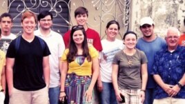 Parte de los estudiantes que viajaron a la isla (Foto: Baptist College of Florida).