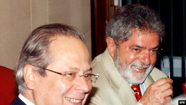 Archivo. El ex presidente Luiz Inacio Lula da Silva (d), junto al ex Ministro Jefe de la Casa Civil, Jose Dirceu (i). 