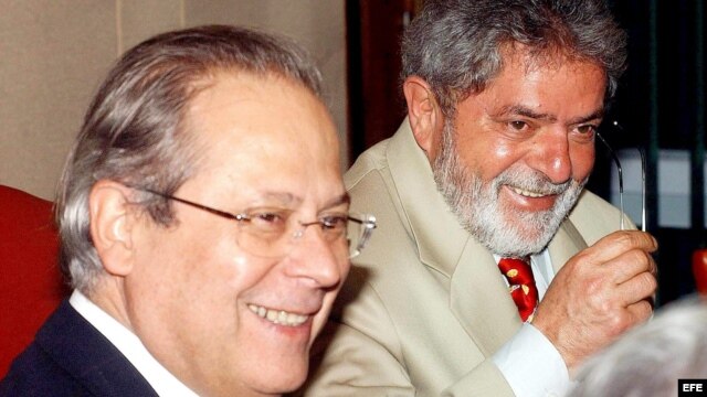 Archivo. El ex presidente Luiz Inacio Lula da Silva (d), junto al ex Ministro Jefe de la Casa Civil, Jose Dirceu (i). 