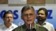 El jefe guerrillero de las FARC Rodrigo Granda (c), alias "Ricardo Téllez", acompañado de Luciano Marín (d), alias "Iván Márquez", y Jorge Torres Victoria (i), alias "Pablo Catatumbo", da declaraciones a la prensa en La Habana.