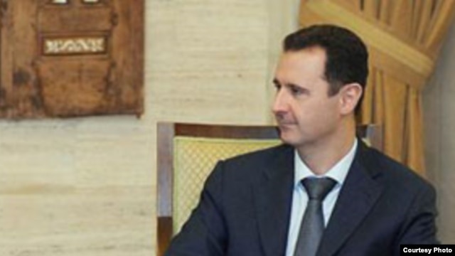 El presidente Bashar Al Asad (dcha) se reúne con el enviado de la ONU y de la Liga Árabe para Siria, Kofi Annan (izda), en el Palacio Presidencial en Damasco. 
