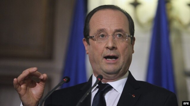 El presidente galo, François Hollande, ofrece una rueda de prensa en Atenas, Grecia.