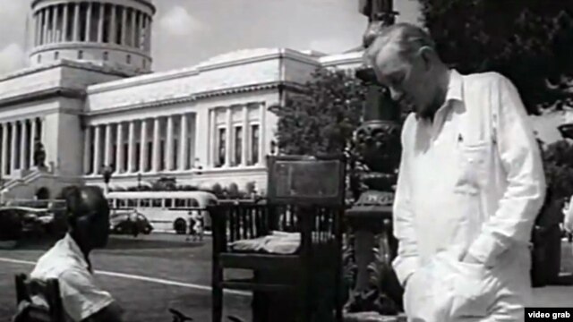 Fotograma del filme Nuestro hombre en La Habana, rodado en Cuba en 1959.