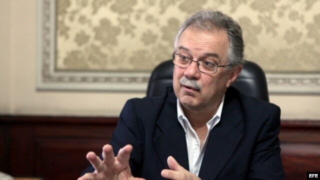 El viceministro de Defensa de Uruguay, Jorge Menéndez, expresó su preocupación por la situación de los ocho marinos uruguayos que se encuentran en el buque escuela argentino Libertad, retenido en Ghana por orden judicial.